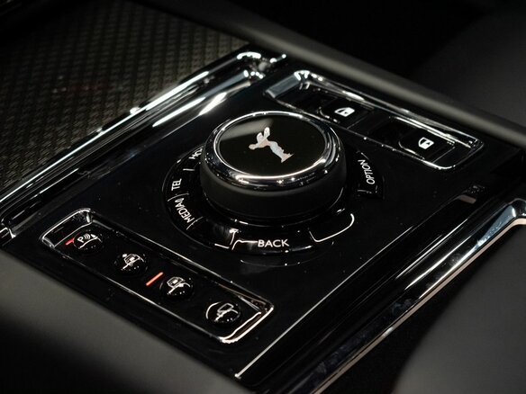 2025 Rolls-Royce Ghost Black Badge II Рестайлинг (Series II), серый, 47294000 рублей - вид 32