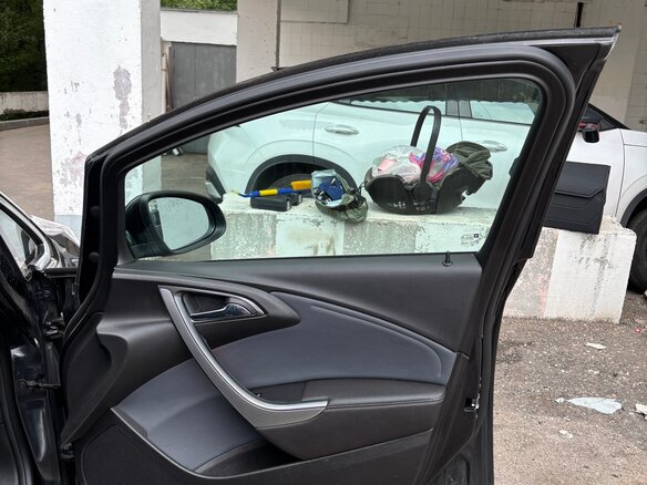 2013 Opel Astra J Рестайлинг, чёрный, 900000 рублей - вид 19