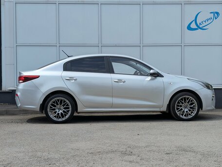 2018 Kia Rio IV, серебристый, 1235000 рублей, вид 4