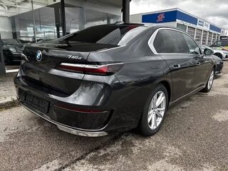 2025 BMW 7 серии 740d xDrive VII (G70), серый, 10910000 рублей, вид 4