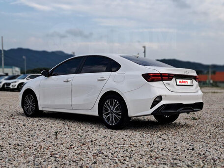 2022 Kia K3 II Рестайлинг, белый, 1800000 рублей, вид 5