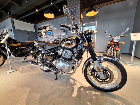 2026 Royal Enfield Classic 650, чёрный, 714000 рублей, вид 3
