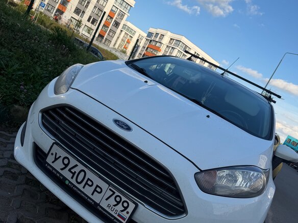 2016 Ford Fiesta Mk6 Рестайлинг, белый, 1150000 рублей - вид 1