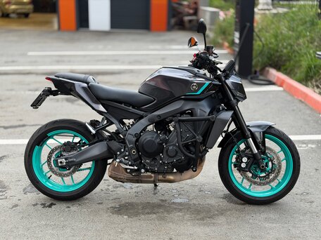 2024 Yamaha MT-09 (FZ-09), серый, 1320000 рублей, вид 2
