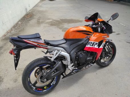 2009 Honda CBR 600RR, оранжевый, 670000 рублей, вид 3
