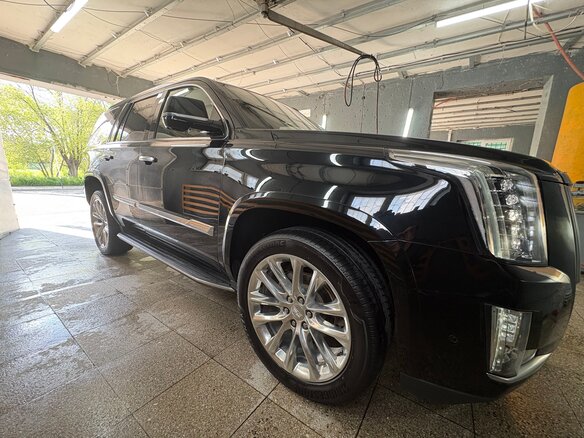 2018 Cadillac Escalade IV, чёрный, 5500000 рублей - вид 3