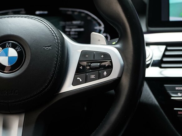 2020 BMW 5 серии 530e xDrive VII (G30/G31/G38) Рестайлинг, белый, 3249077 рублей - вид 15