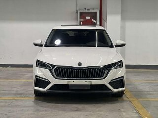 2022 Skoda Octavia IV (A8), белый, 2590000 рублей, вид 2