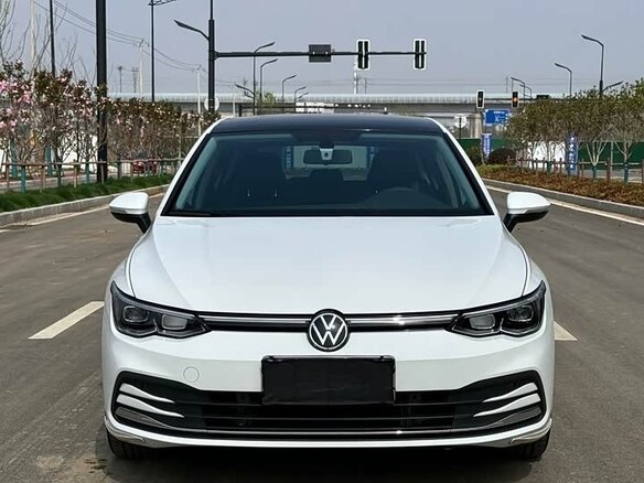 2023 Volkswagen Golf VIII, белый - вид 1