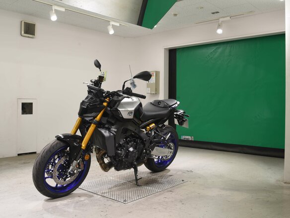 2024 Yamaha MT-09 (FZ-09), серебристый, 1450000 рублей - вид 3