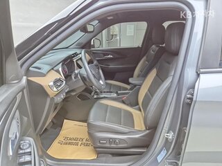2023 Chevrolet TrailBlazer III, серый, 1800000 рублей, вид 3