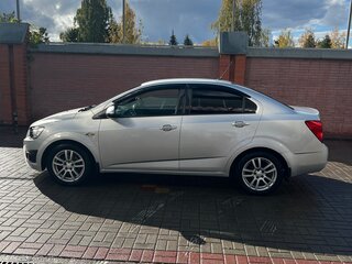 2014 Chevrolet Aveo II, серебристый, 700000 рублей, вид 3