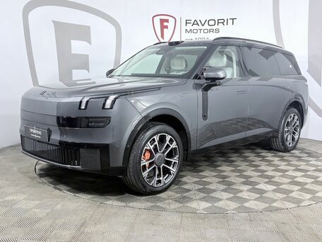 Lynk & Co 900