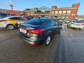 2017 Ford Focus III Рестайлинг, коричневый, 950000 рублей, вид 4