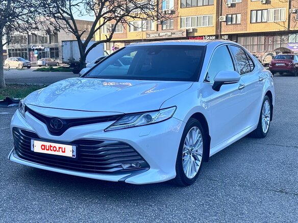 2019 Toyota Camry VIII (XV70), белый, 2750000 рублей