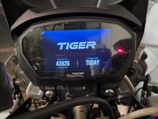 2018 Triumph Tiger 800, белый, 970000 рублей, вид 3