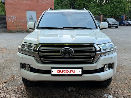 2018 Toyota Land Cruiser 200 Series Рестайлинг 2, белый, 6400000 рублей, вид 2