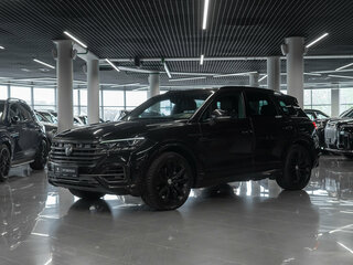 2018 Volkswagen Touareg III, чёрный, 4410000 рублей, вид 1