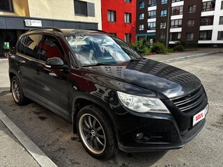 2010 Volkswagen Tiguan I, чёрный, 849999 рублей, вид 2
