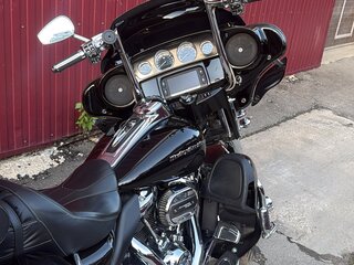 2017 Harley-Davidson Electra Glide, чёрный, 1600000 рублей, вид 3