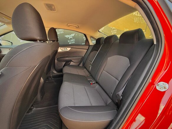 2022 Kia Cerato IV Рестайлинг, красный, 1689000 рублей - вид 11