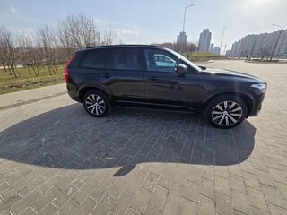 2022 Volvo XC90 B5 II Рестайлинг 1, чёрный, 5350000 рублей, вид 4