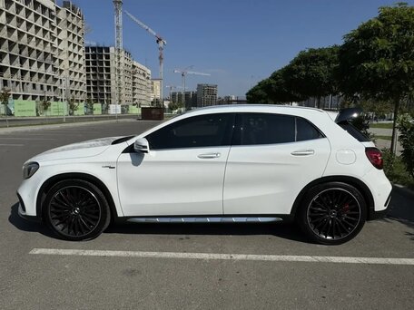 2018 Mercedes-Benz GLA AMG 45 AMG I (X156) Рестайлинг, белый, 3400000 рублей, вид 4