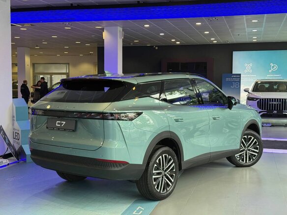 2026 Omoda C7, зелёный - вид 3