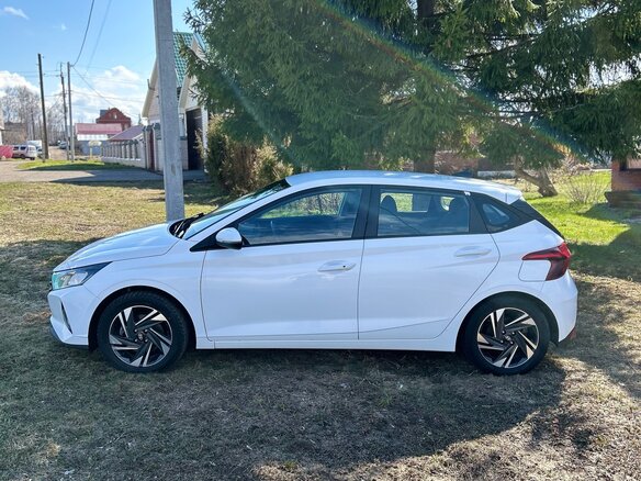 2021 Hyundai i20 MHEV III, белый, 1580000 рублей - вид 8