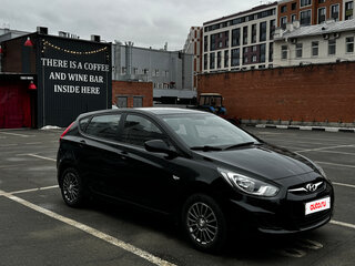 2013 Hyundai Solaris I, чёрный, 710000 рублей, вид 3