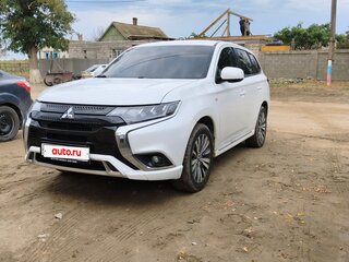 2022 Mitsubishi Outlander III Рестайлинг 3, белый, 2350000 рублей, вид 4