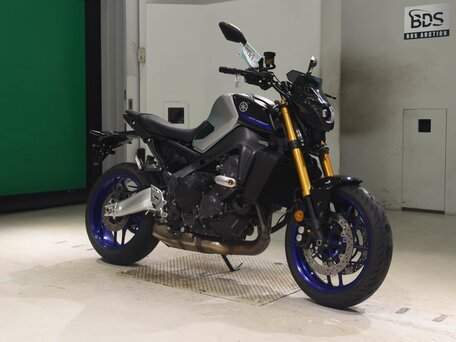 2022 Yamaha MT-09 (FZ-09), серебристый, 1150000 рублей, вид 3