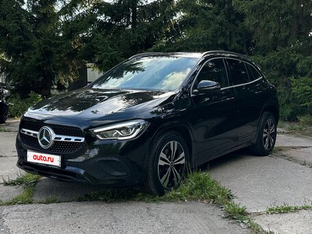 2020 Mercedes-Benz GLA 200 II (H247), чёрный, 3199000 рублей, вид 3