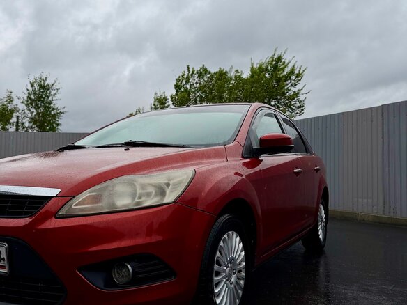 2008 Ford Focus II Рестайлинг, красный, 550000 рублей - вид 1