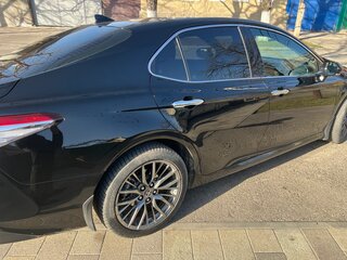 2020 Toyota Camry VIII (XV70), чёрный, 2850000 рублей, вид 2