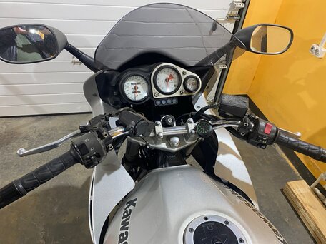 2002 Kawasaki ZR-7, серебристый, 305000 рублей, вид 3