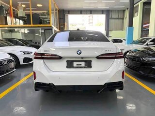 2025 BMW 5 серии Long 530Li VIII (G60/G61/G68), белый, 5800000 рублей, вид 3