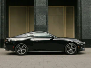 2023 Ford Mustang VII, чёрный, 4400000 рублей, вид 4