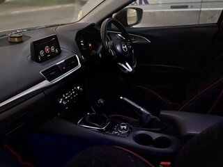 2017 Mazda Axela III Рестайлинг, красный, 950000 рублей, вид 3