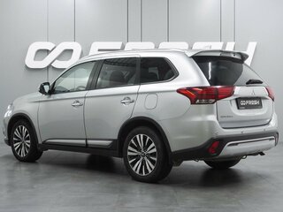 2020 Mitsubishi Outlander III Рестайлинг 3, серебристый, 2485000 рублей, вид 2