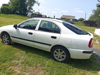 2003 Mitsubishi Carisma I Рестайлинг, белый, 370000 рублей, вид 3