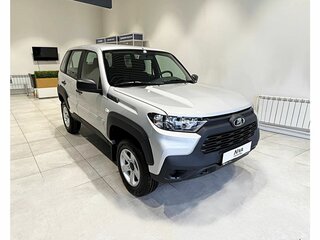 2026 Lada (ВАЗ) Niva Travel I Рестайлинг, серебристый, 1507800 рублей, вид 3