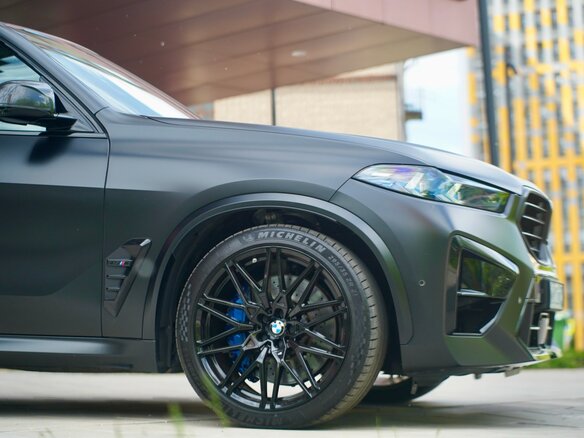 2023 BMW X5 M Competition III (F95) Рестайлинг, чёрный - вид 14