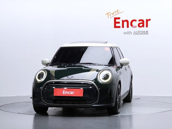 2022 Mini Hatch Cooper III (F55/F56) Рестайлинг 2, зелёный, 2000000 рублей - вид 1