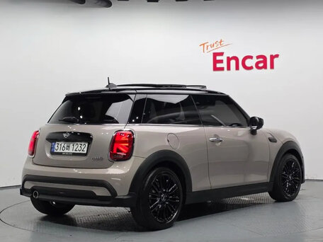 2023 Mini Hatch Cooper III (F55/F56) Рестайлинг 2, бежевый, 1980000 рублей, вид 3