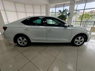 2021 Skoda Octavia IV (A8), белый, 2099000 рублей, вид 4