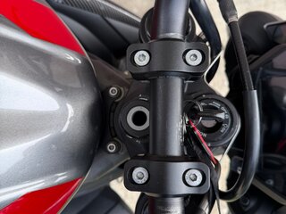 2020 Triumph Street Triple, серый, 800000 рублей, вид 5