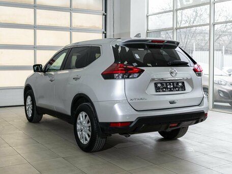 2018 Nissan X-Trail III Рестайлинг, серебристый, 2000000 рублей, вид 4