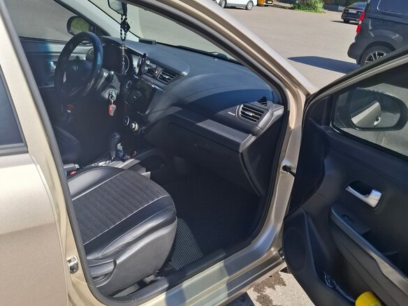 2013 Kia Rio III, бежевый - вид 6