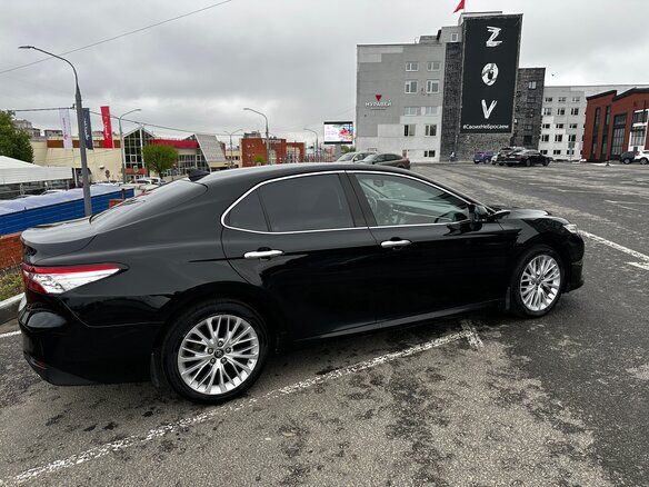 2019 Toyota Camry VIII (XV70), чёрный, 2550000 рублей - вид 3